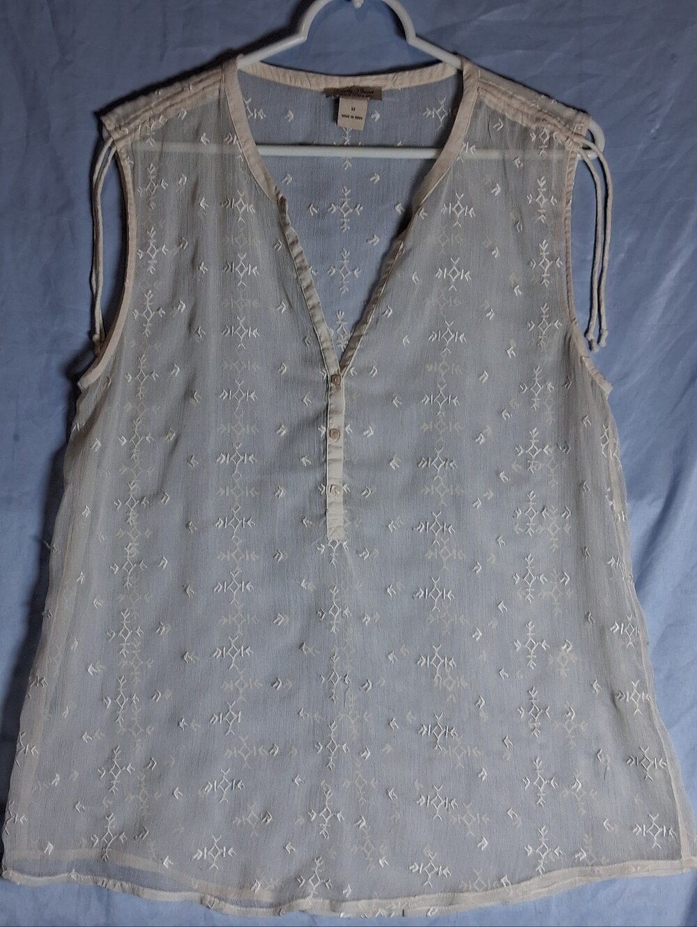 Lucky Brand Ivory Sheer Embroidered Sleeveless V-Neck Blouse Tank Top - Size M 